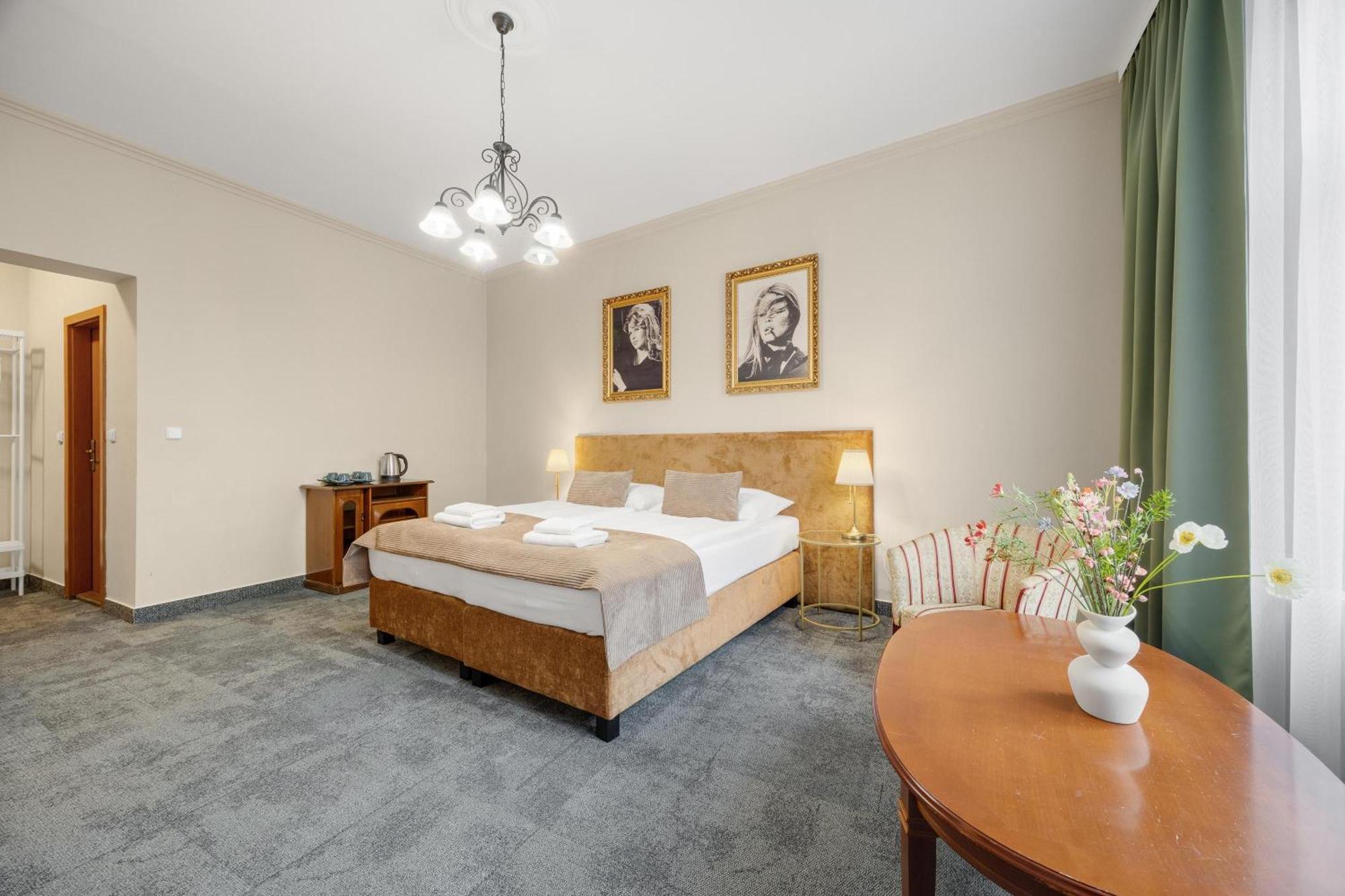 Hotel Reverie - Dependance, Check-In At Metropolitan Star Bratislava Exterior foto