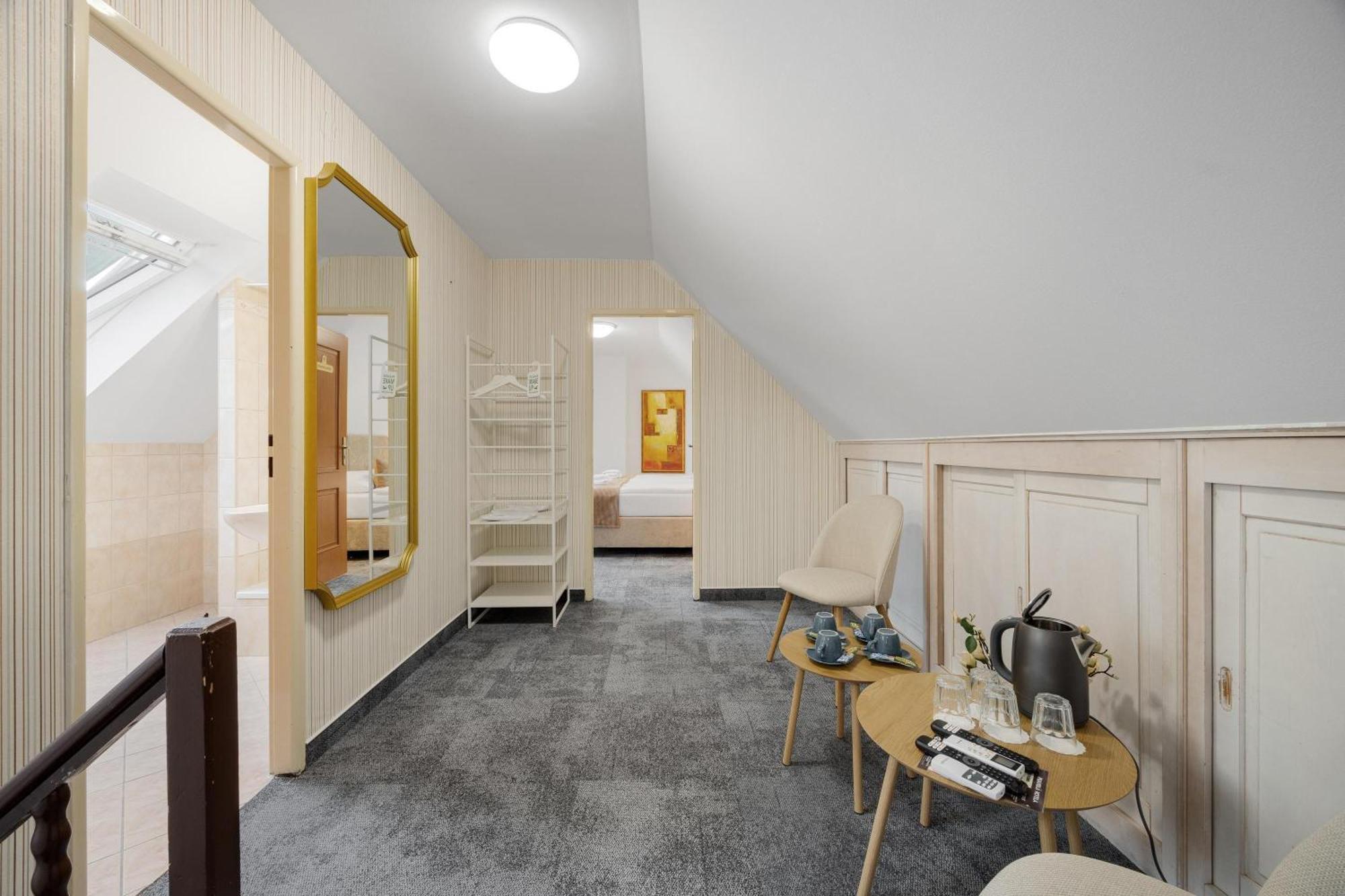 Hotel Reverie - Dependance, Check-In At Metropolitan Star Bratislava Exterior foto