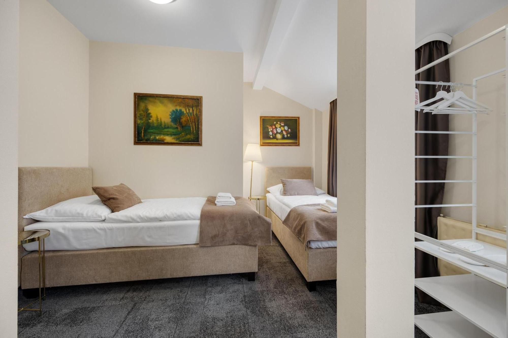 Hotel Reverie - Dependance, Check-In At Metropolitan Star Bratislava Exterior foto