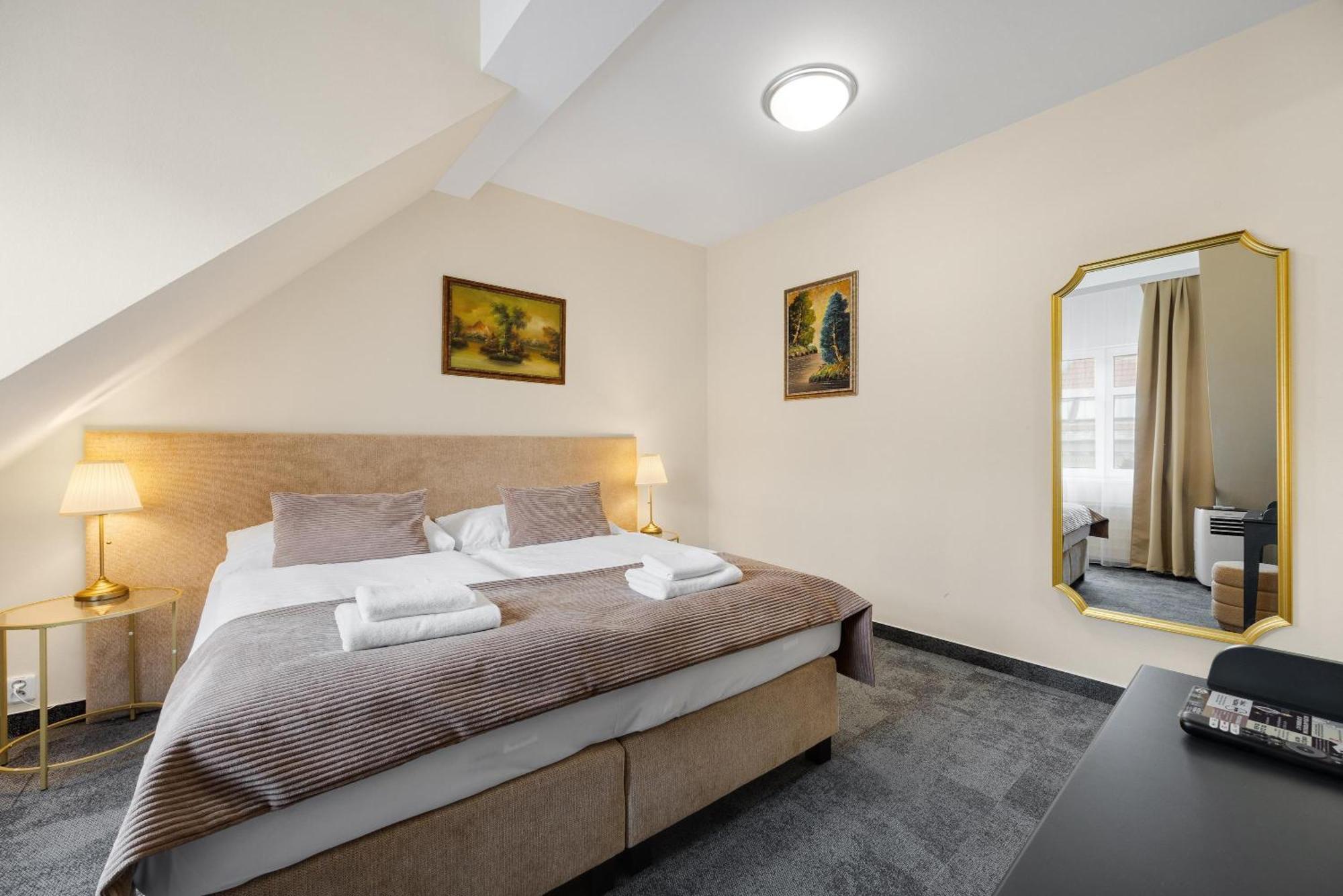 Hotel Reverie - Dependance, Check-In At Metropolitan Star Bratislava Exterior foto