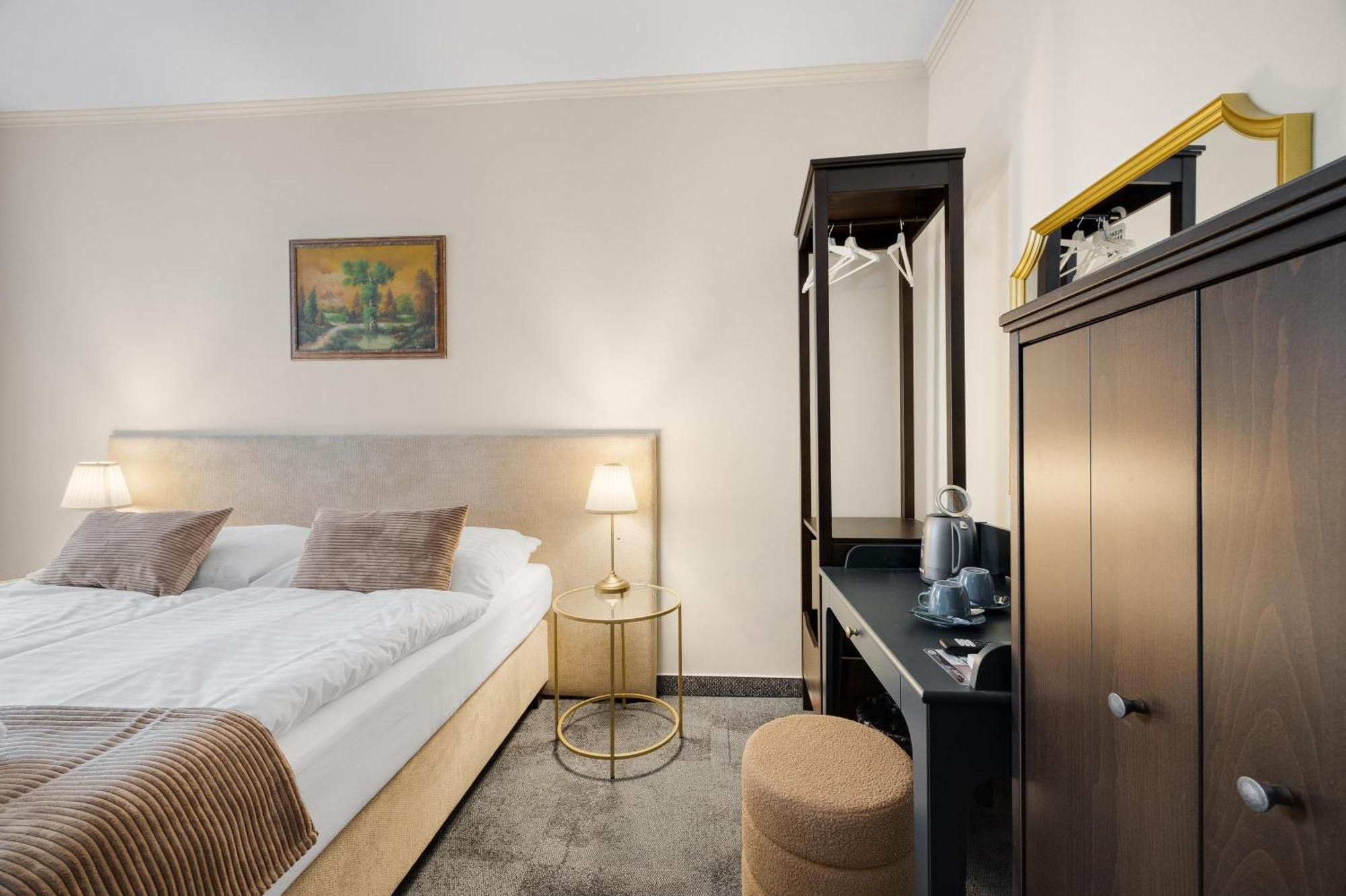 Hotel Reverie - Dependance, Check-In At Metropolitan Star Bratislava Exterior foto