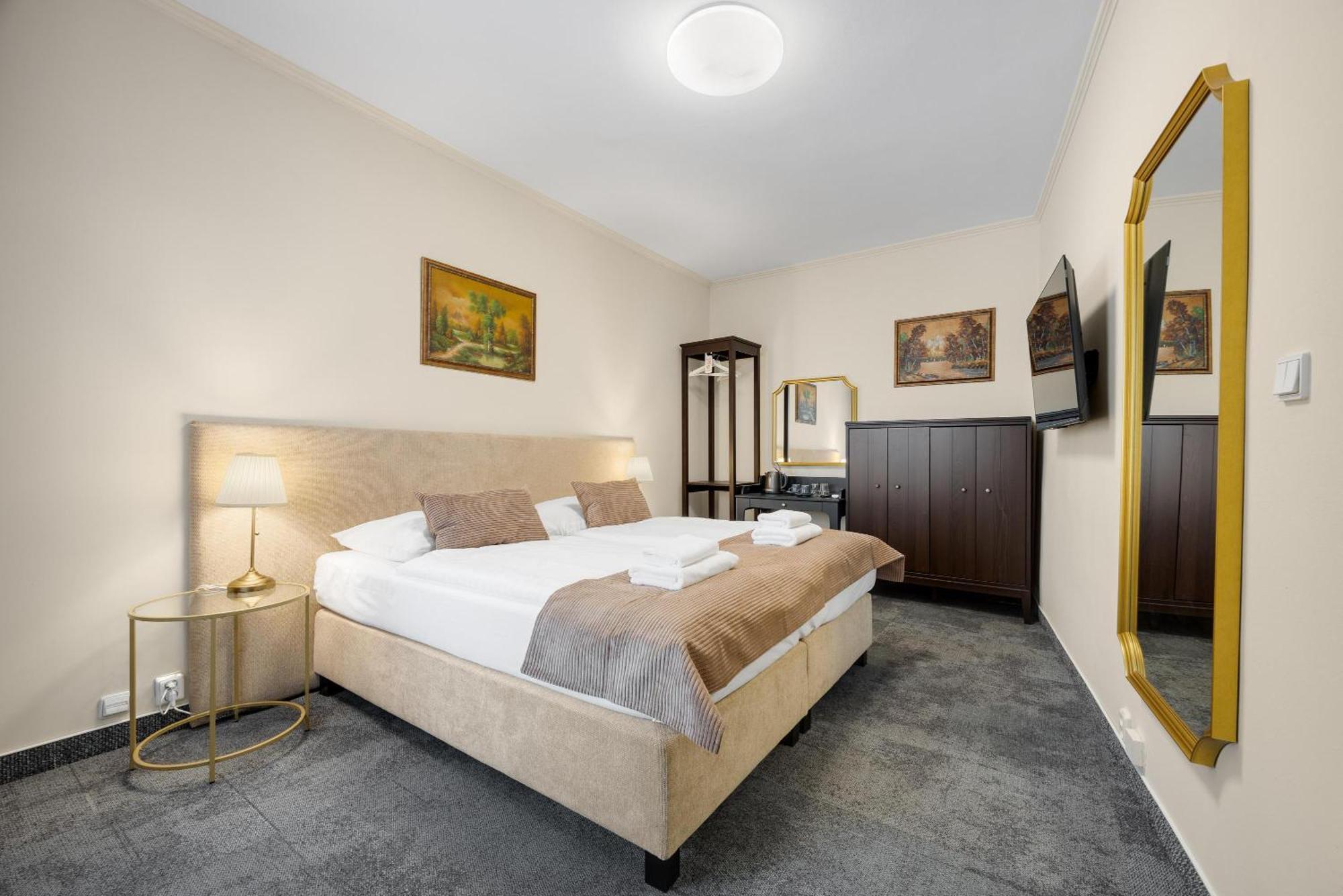 Hotel Reverie - Dependance, Check-In At Metropolitan Star Bratislava Exterior foto