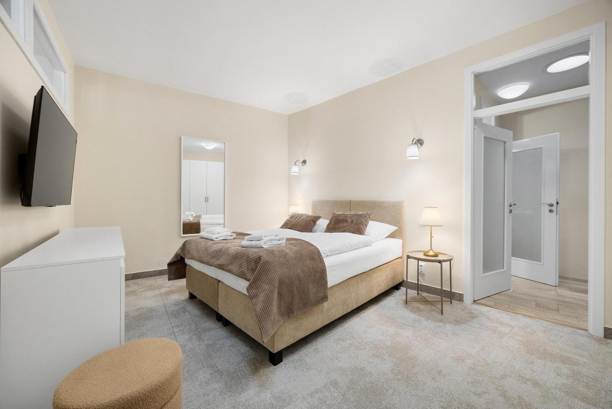 Hotel Reverie - Dependance, Check-In At Metropolitan Star Bratislava Exterior foto